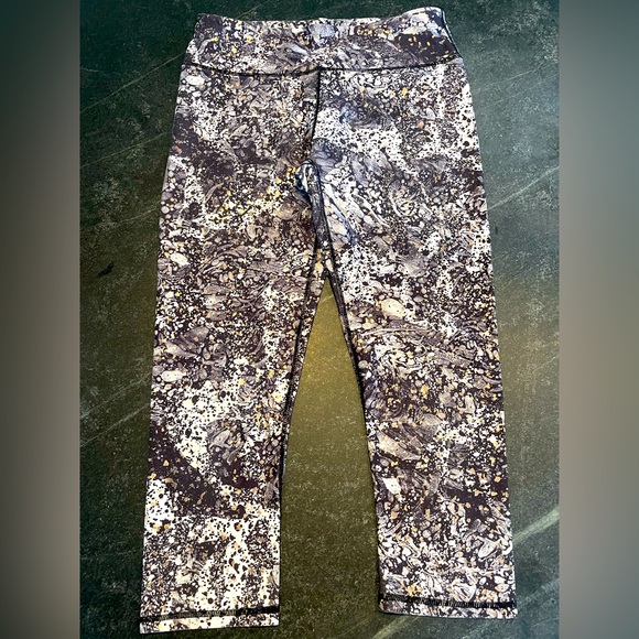 4/$20 Fabletics Powerhold Leggings Size S - Picture 3 of 4